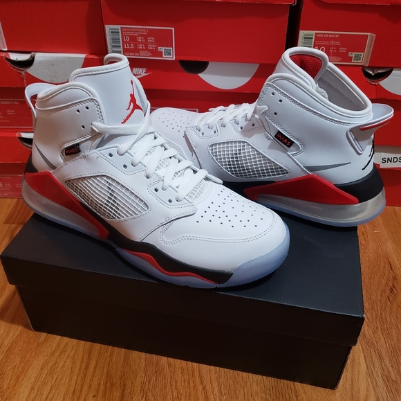 NIKE AIR JORDAN MARS 270. Size-10. - Picture 5 of 11